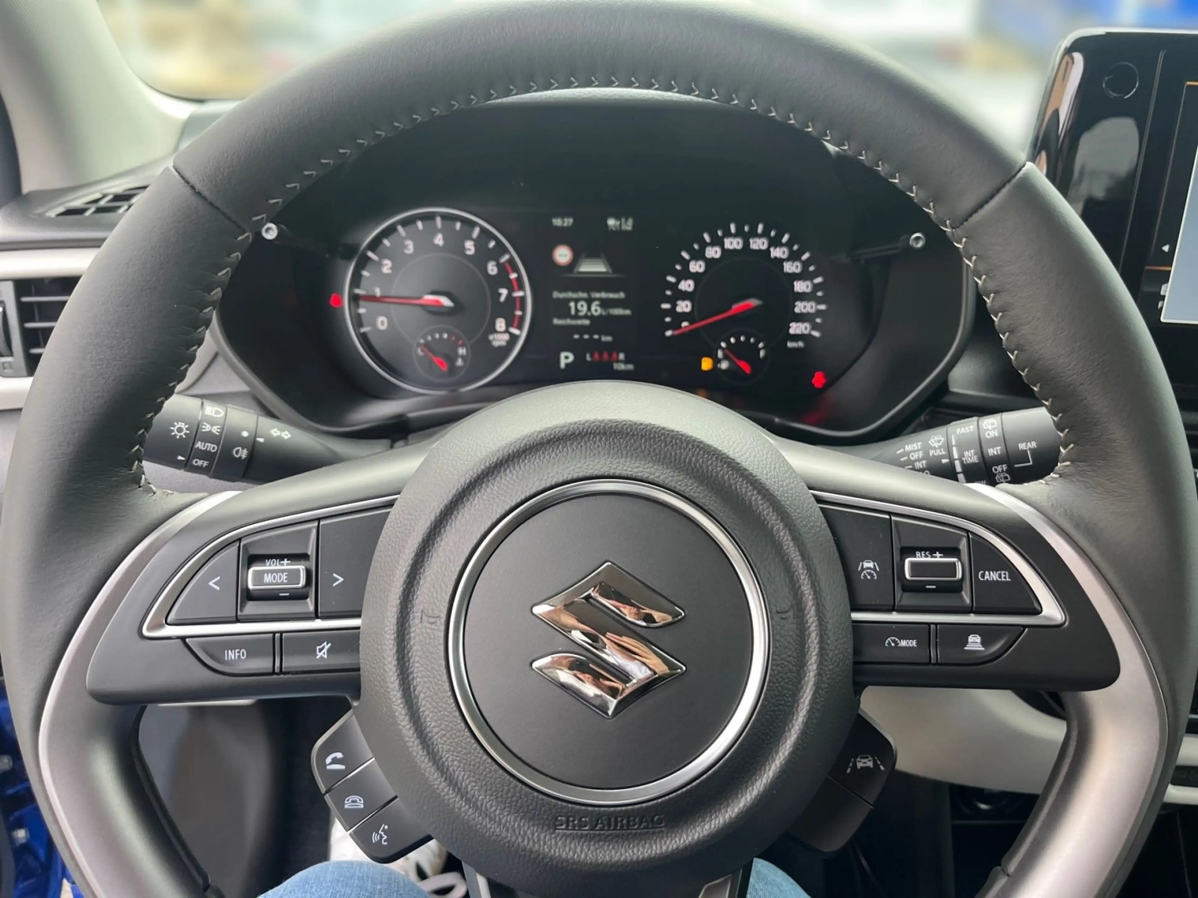 Suzuki Swift SWIFT COMFORT CVT HYBRID LED+ACC+NAVI+KAMERA+SHZ — photo 8