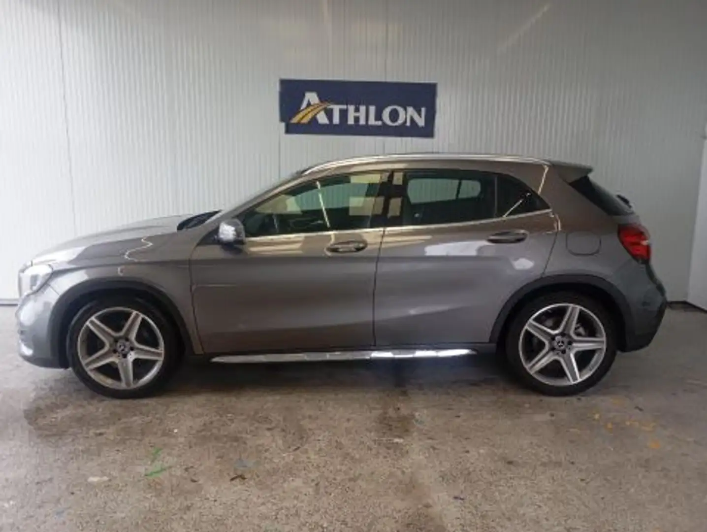 Mercedes-Benz GLA 200 200d 7G-DCT Grau - 2