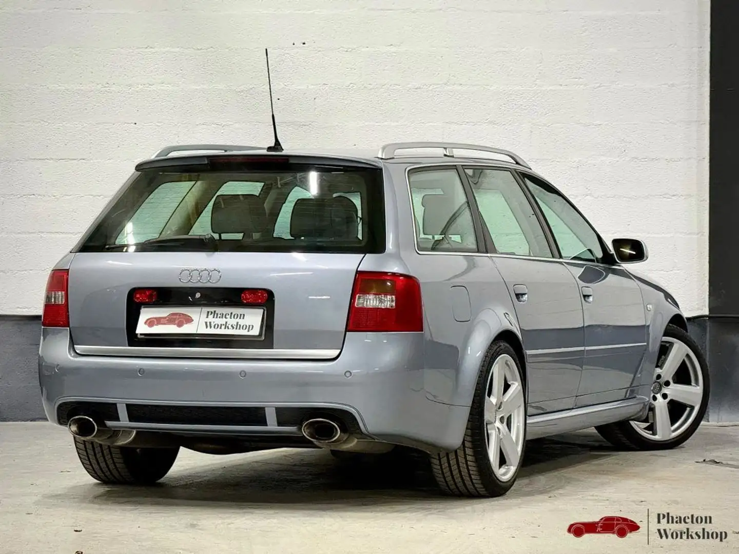 Audi RS6 C5 Avant 4.2 Grau - 2