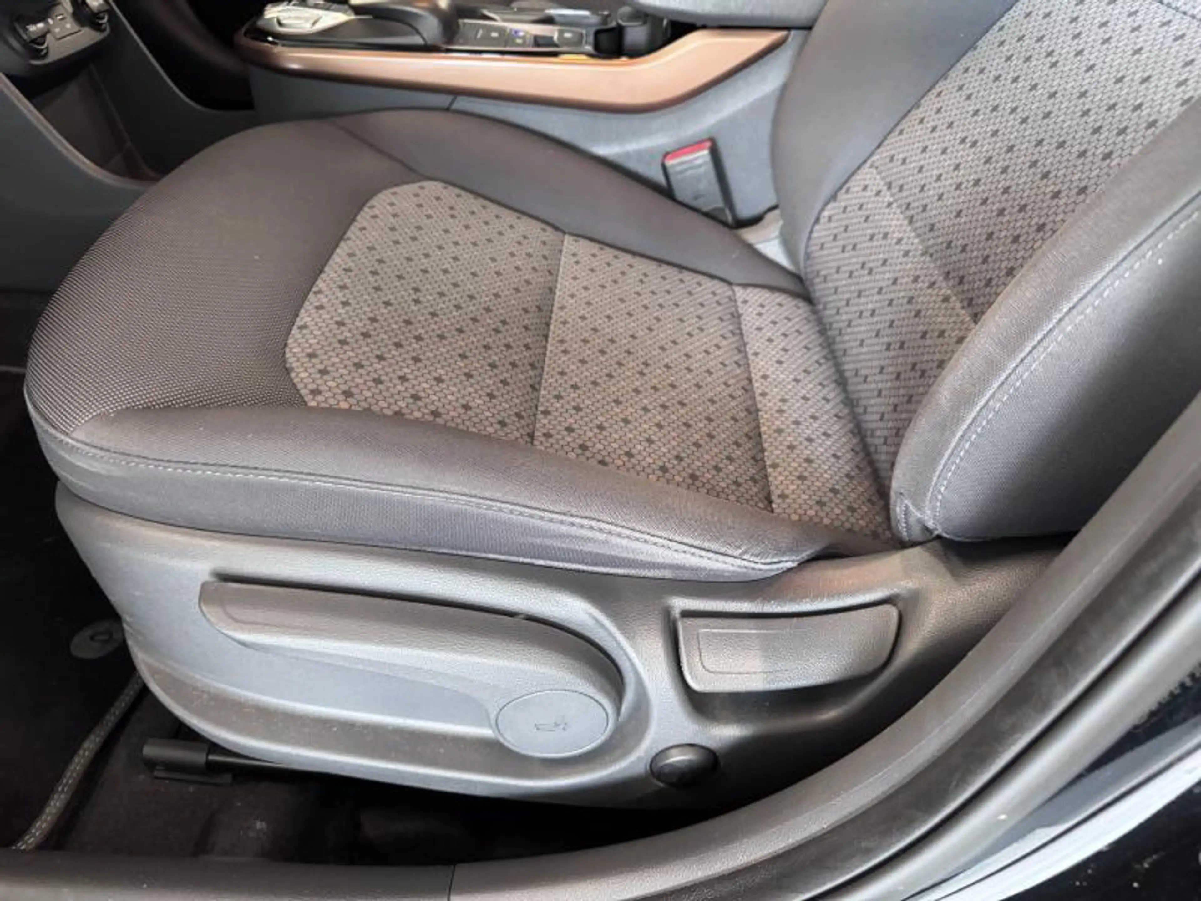 Hyundai IONIQ Premium 28kWh | GPS, camera, adaptive cruise,... | — photo 9