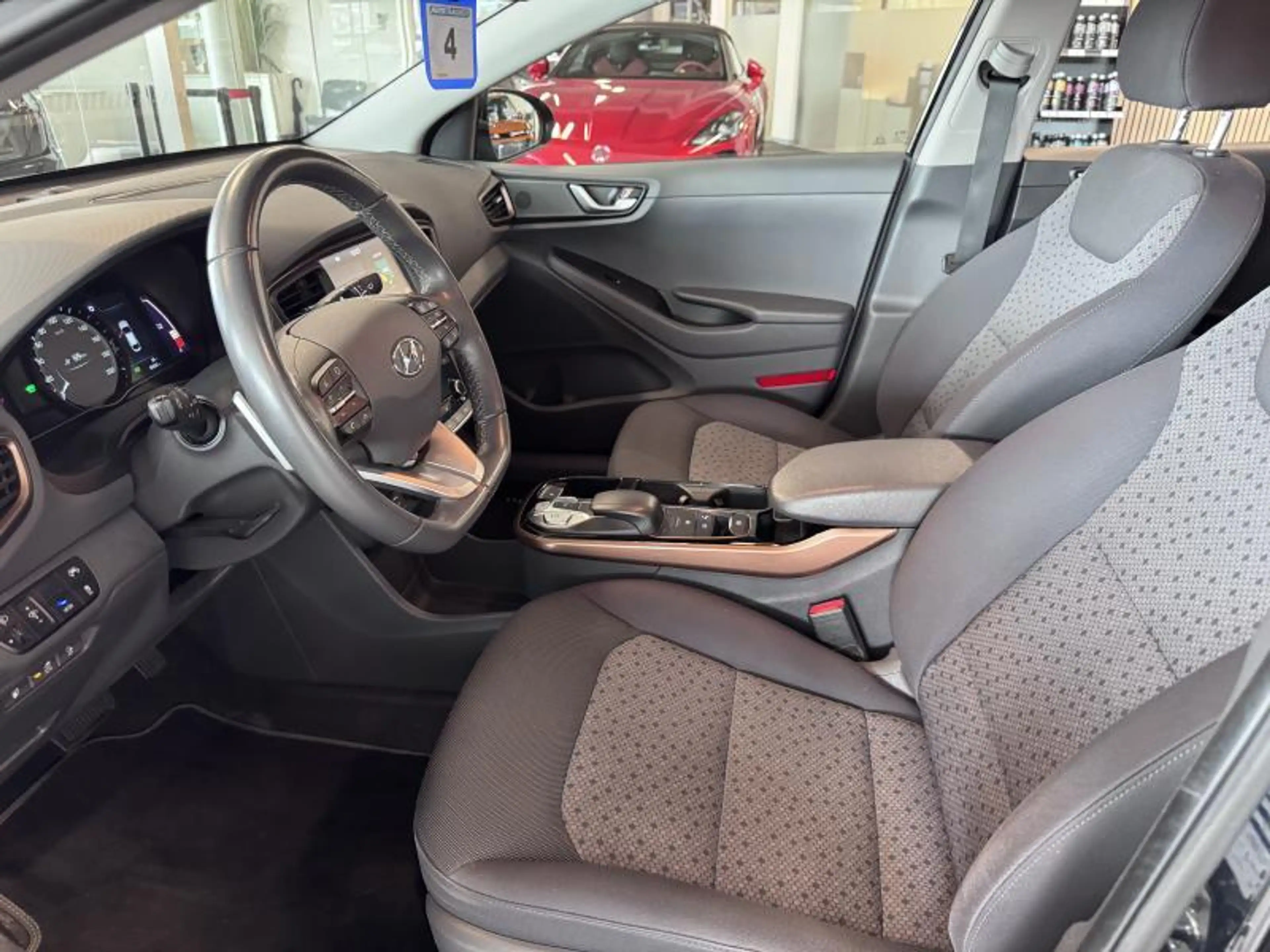 Hyundai IONIQ Premium 28kWh | GPS, camera, adaptive cruise,... | — photo 4