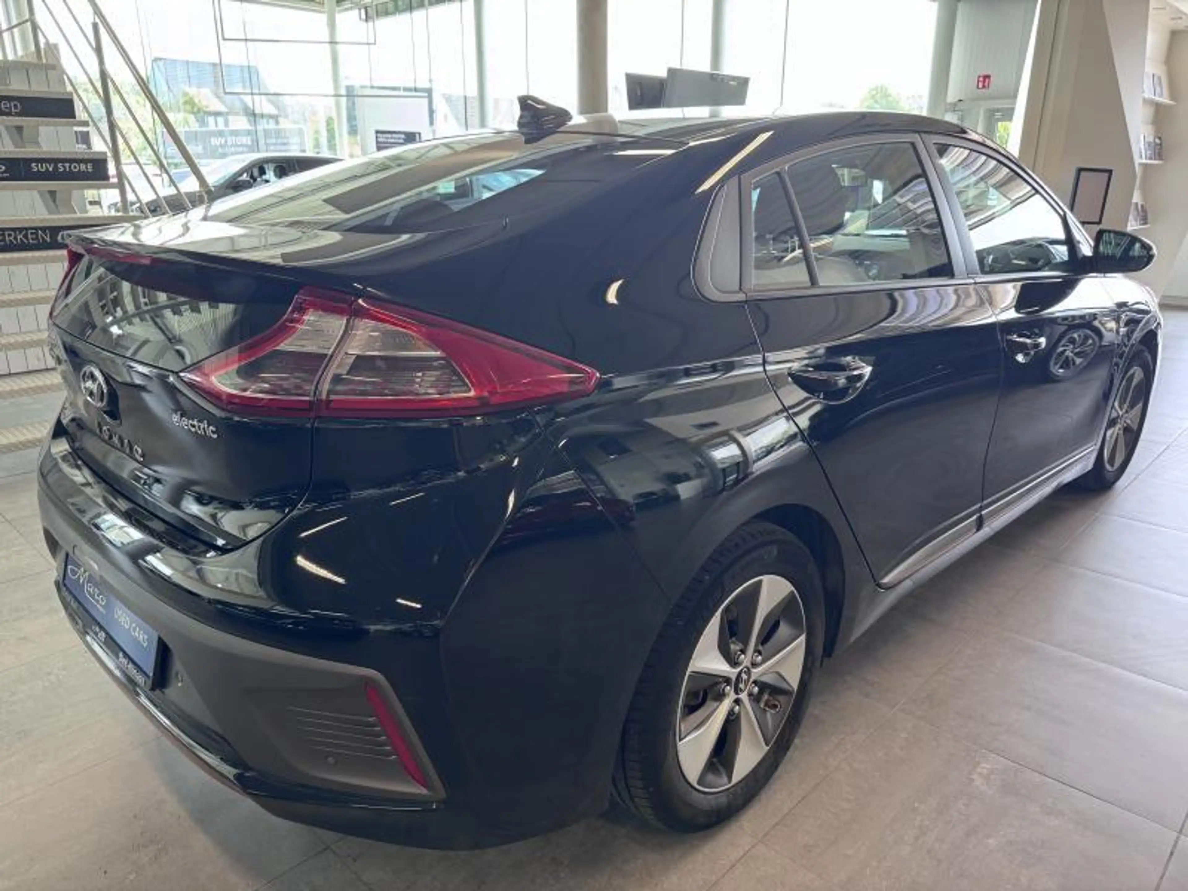 Hyundai IONIQ Premium 28kWh | GPS, camera, adaptive cruise,... | — photo 2
