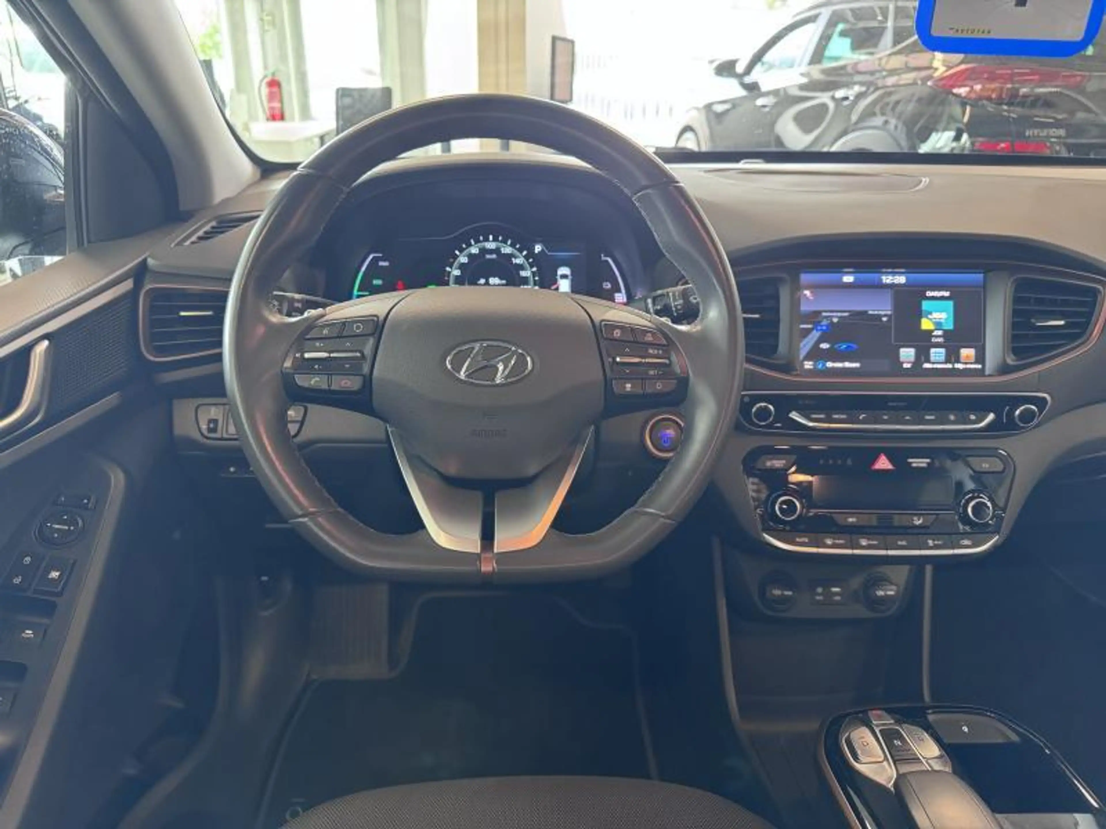 Hyundai IONIQ Premium 28kWh | GPS, camera, adaptive cruise,... | — photo 3