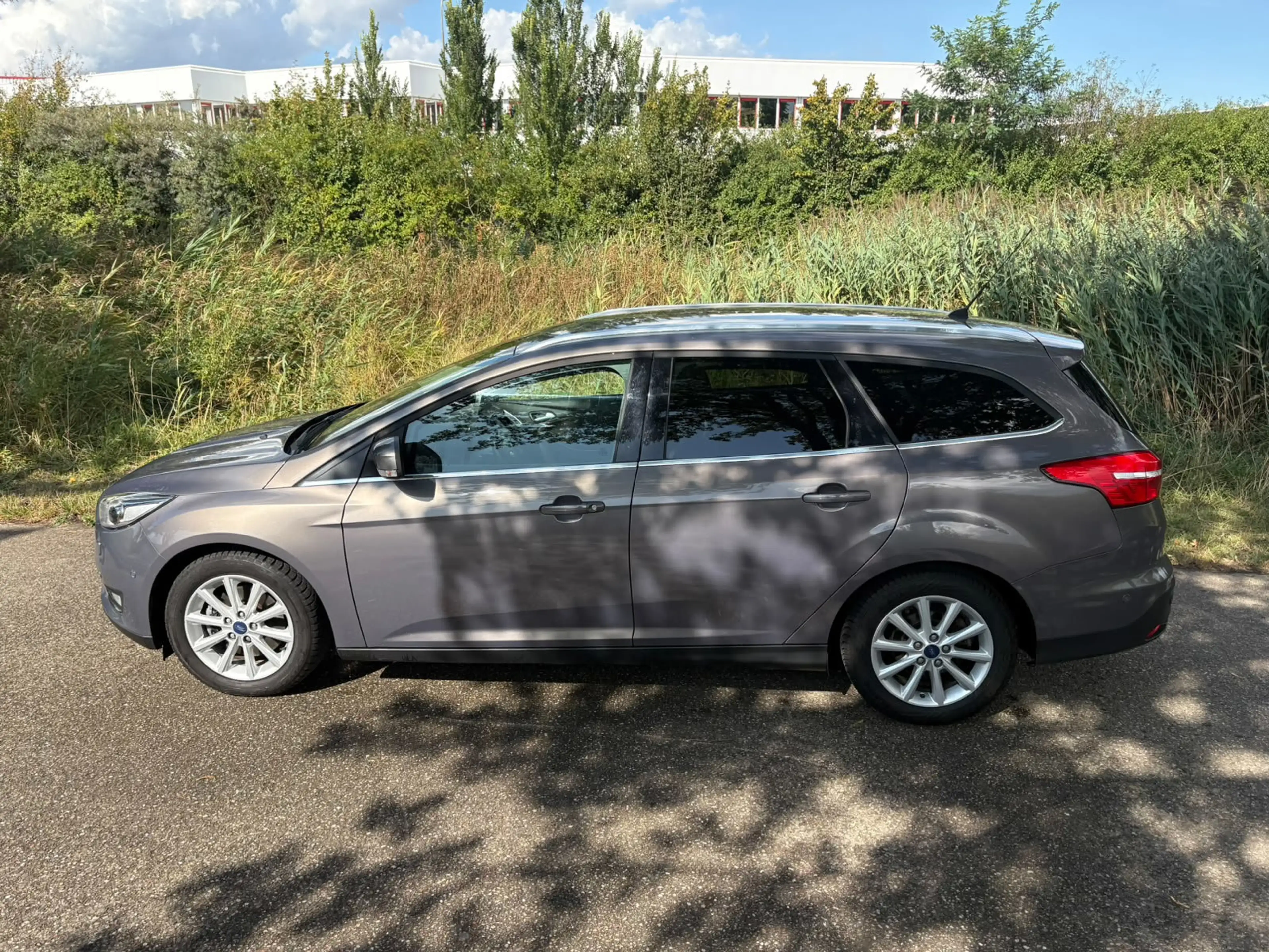 Ford Focus Wagon 1.5 Titanium Edition Stoel/Stuur Verwarming — photo 3