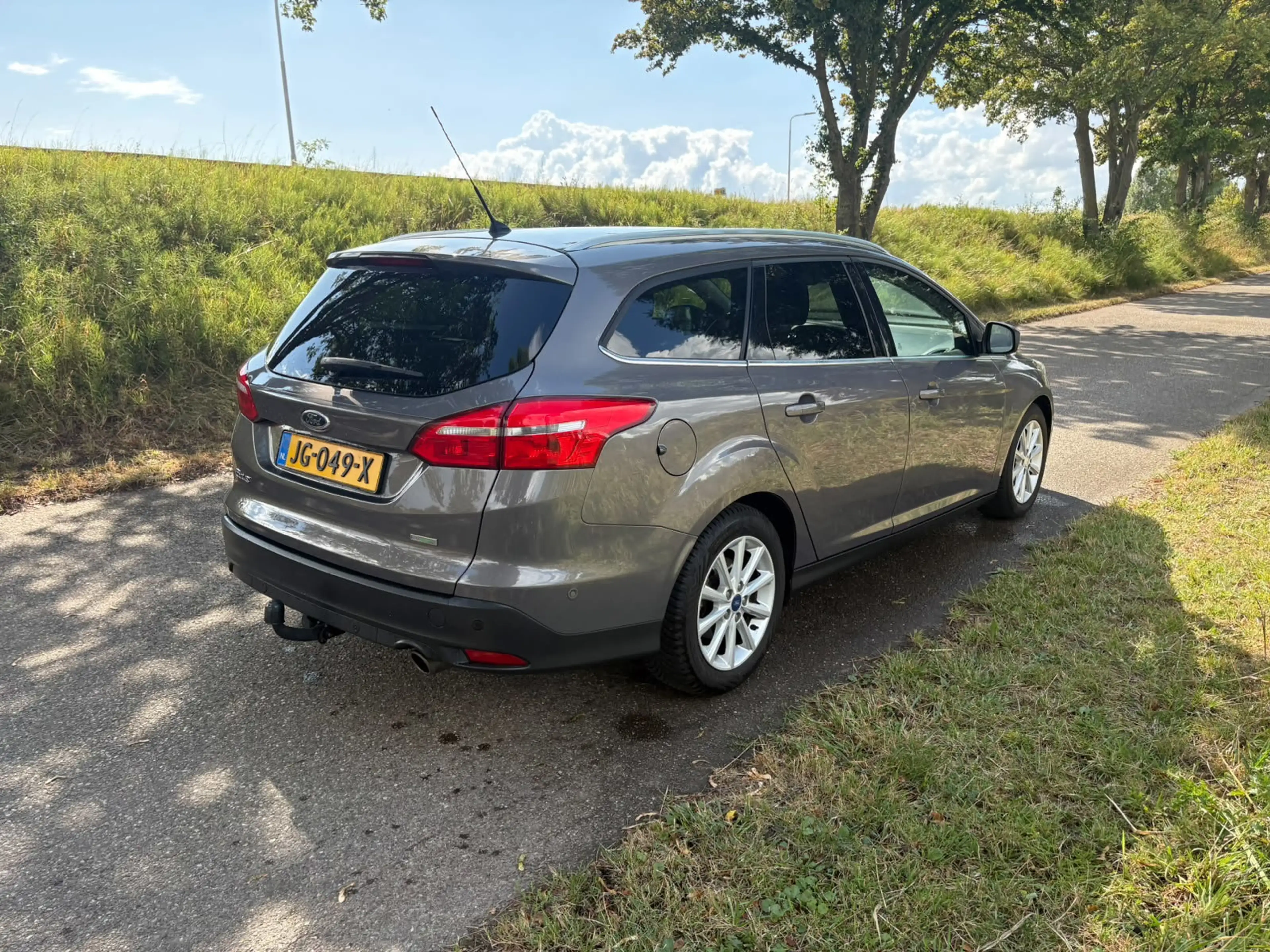 Ford Focus Wagon 1.5 Titanium Edition Stoel/Stuur Verwarming — photo 7