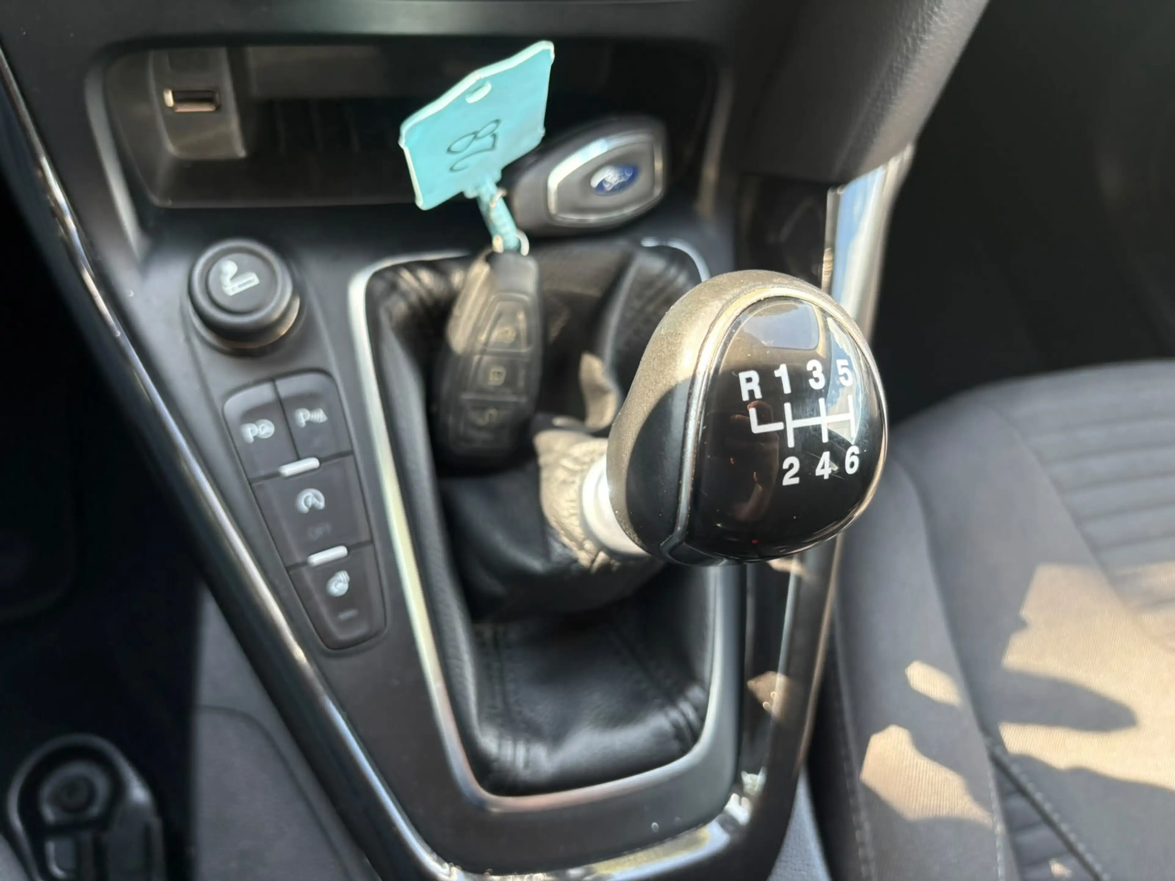 Ford Focus Wagon 1.5 Titanium Edition Stoel/Stuur Verwarming — photo 15