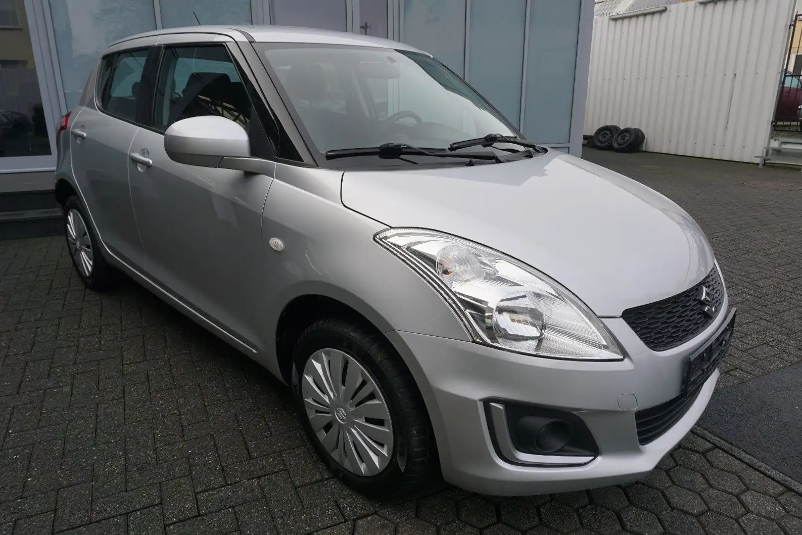 Suzuki Swift 1.2 Club 4x4 /Klima/Sitzheizung/5-türig Silber - 1