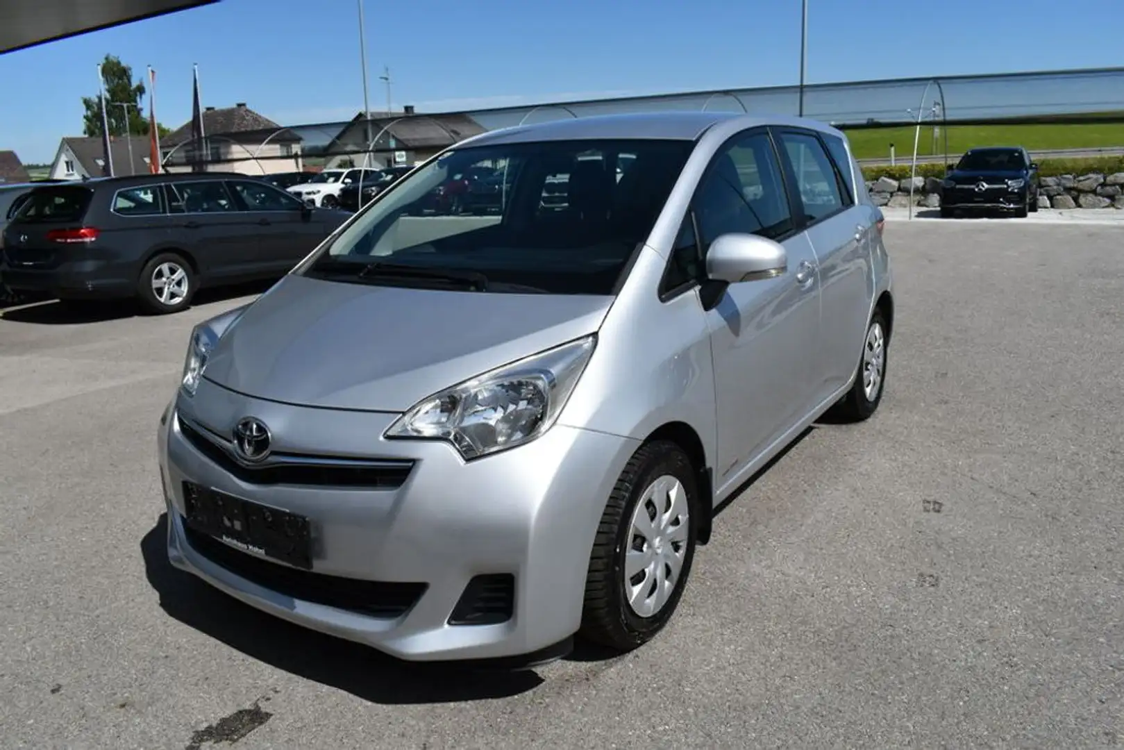 Toyota Verso-S Verso S Active Plateado - 2