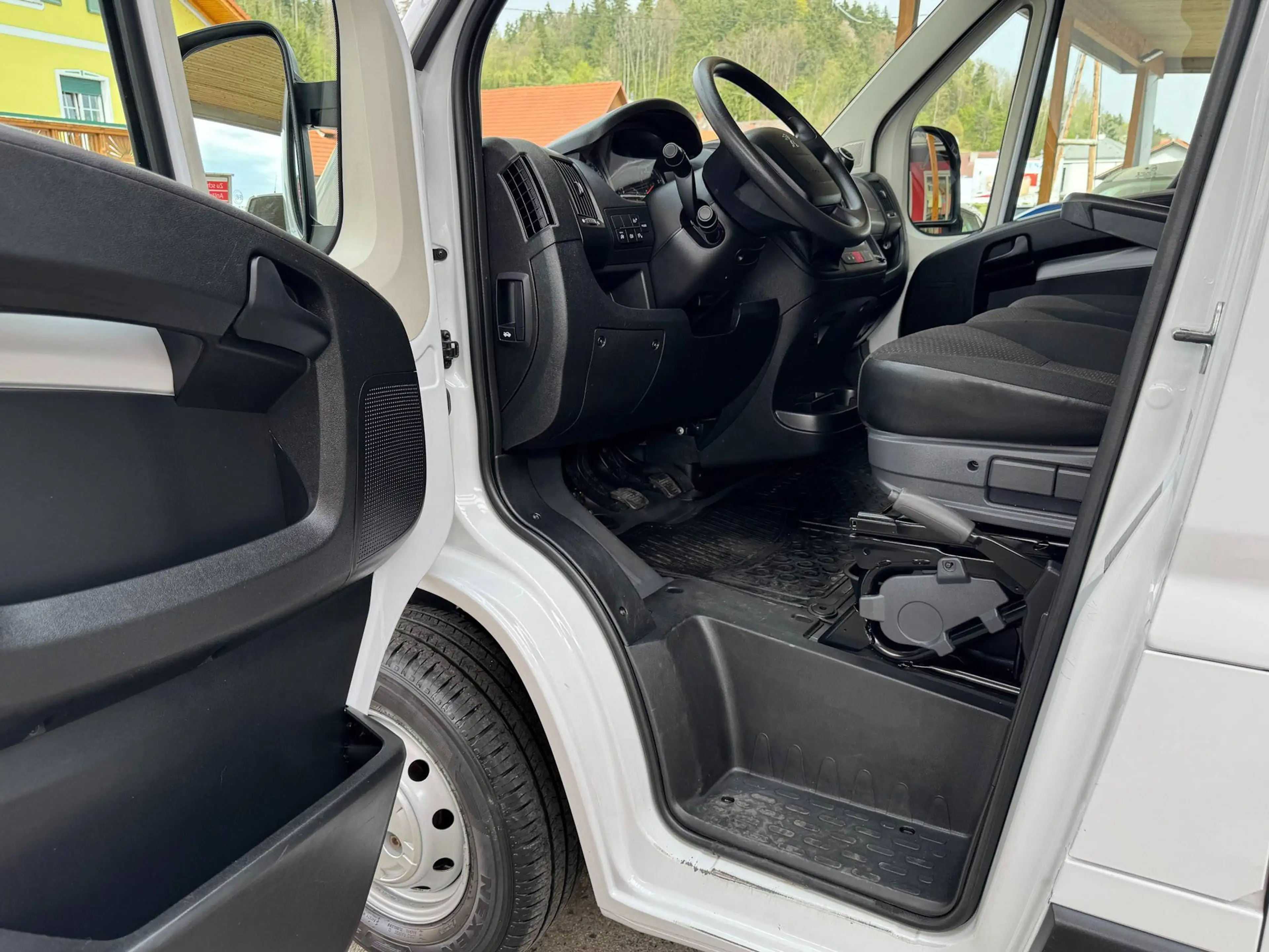 Peugeot Boxer Pritsche DOKA L2 BlueHDi 120 S&S *7 Sitze* — photo 9