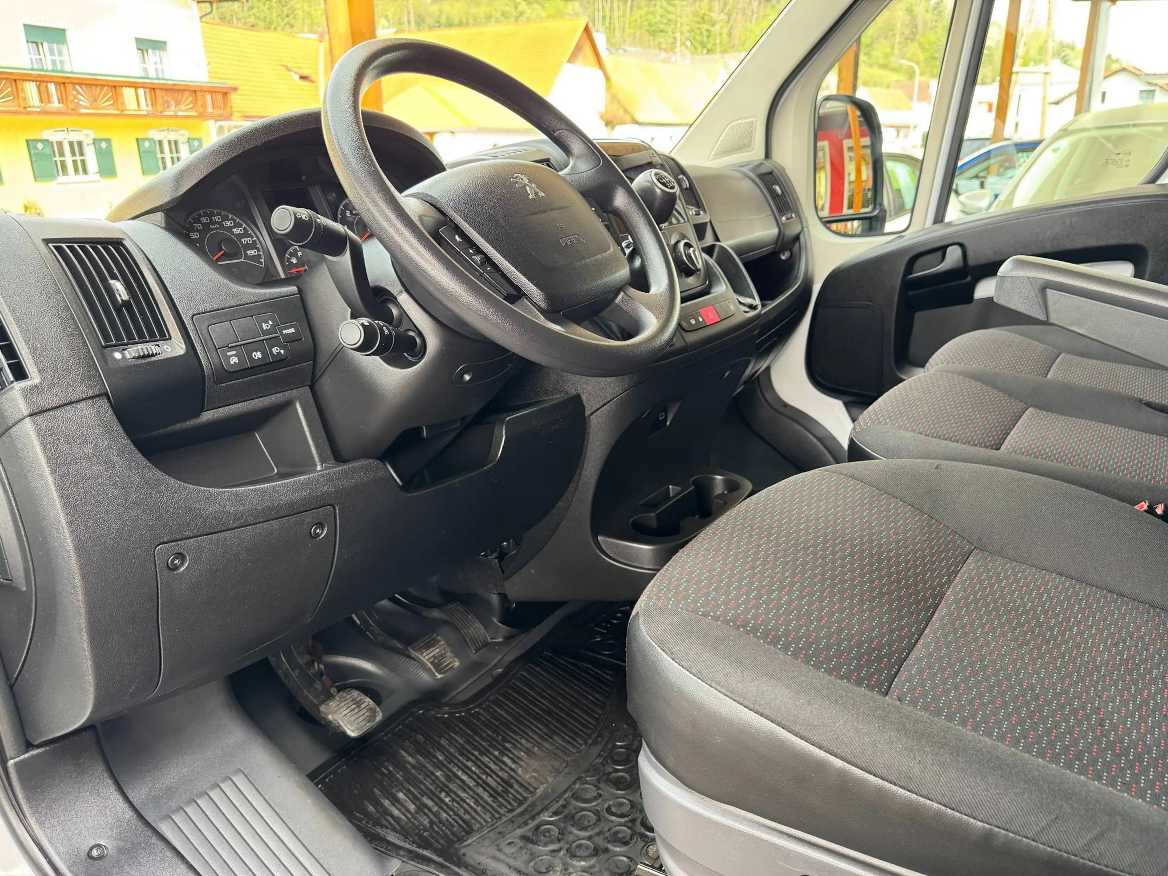 Peugeot Boxer Pritsche DOKA L2 BlueHDi 120 S&S *7 Sitze* — photo 10
