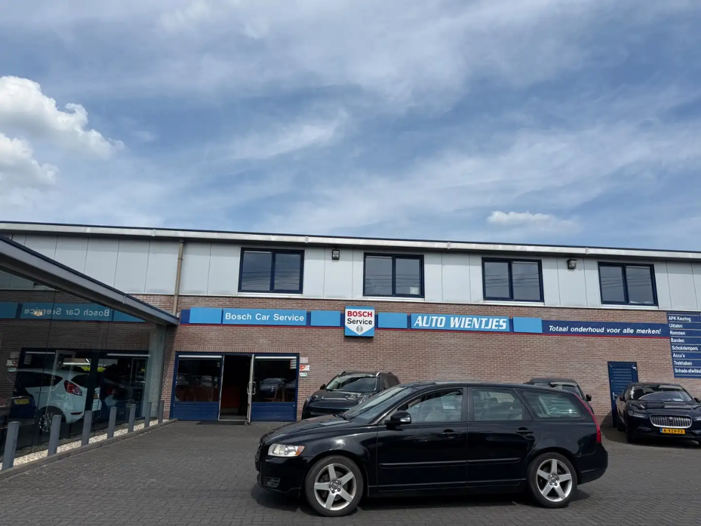 Volvo V50 2.0D 100kw | Edition II | Airco | Leer | Navi Zwart - 1