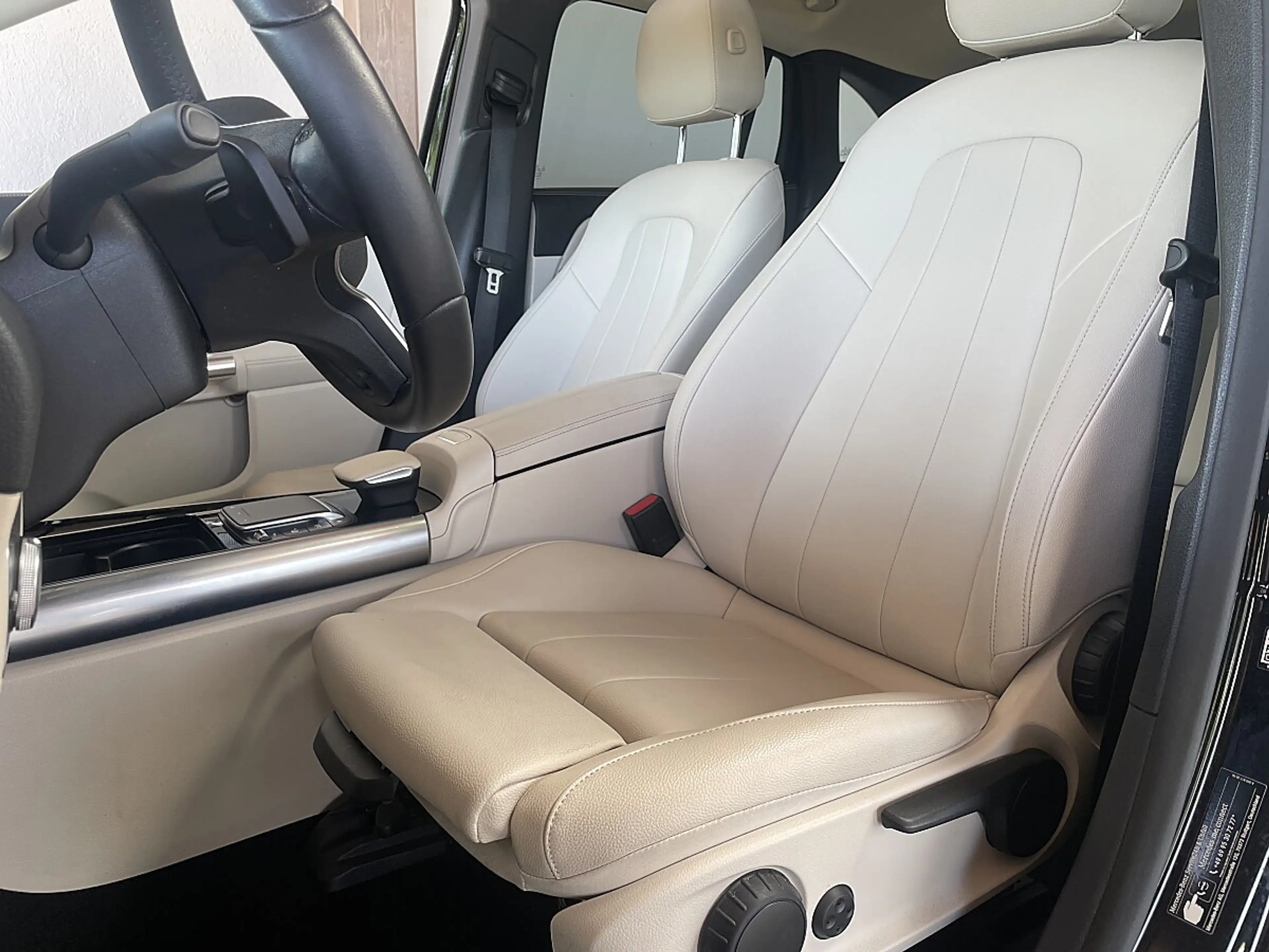 Mercedes-Benz EQA 250 Progressive-AHV-ACC-VERKEHR-LANE-PANORMA-LE... — photo 14