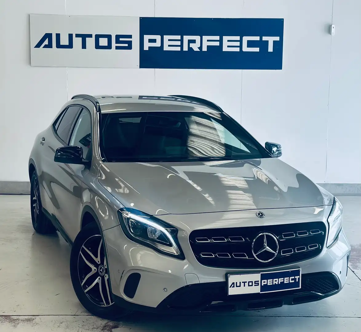 Mercedes-Benz GLA 180 d BOITE AUTO PALETTE CAMERA NAVI BLUETOOTH BIZONE Gri - 2