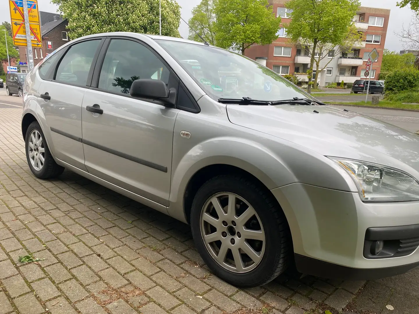Ford Focus 1.6 16V Ambiente Silber - 2