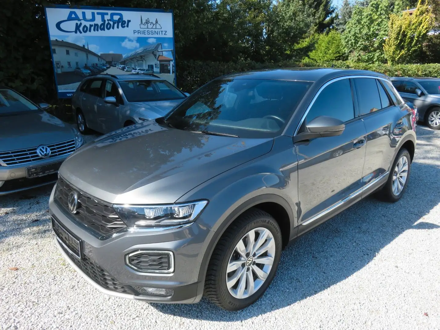 Volkswagen T-Roc Sport 1.5 TSI LED Navi SH PDC ACC Gris - 1