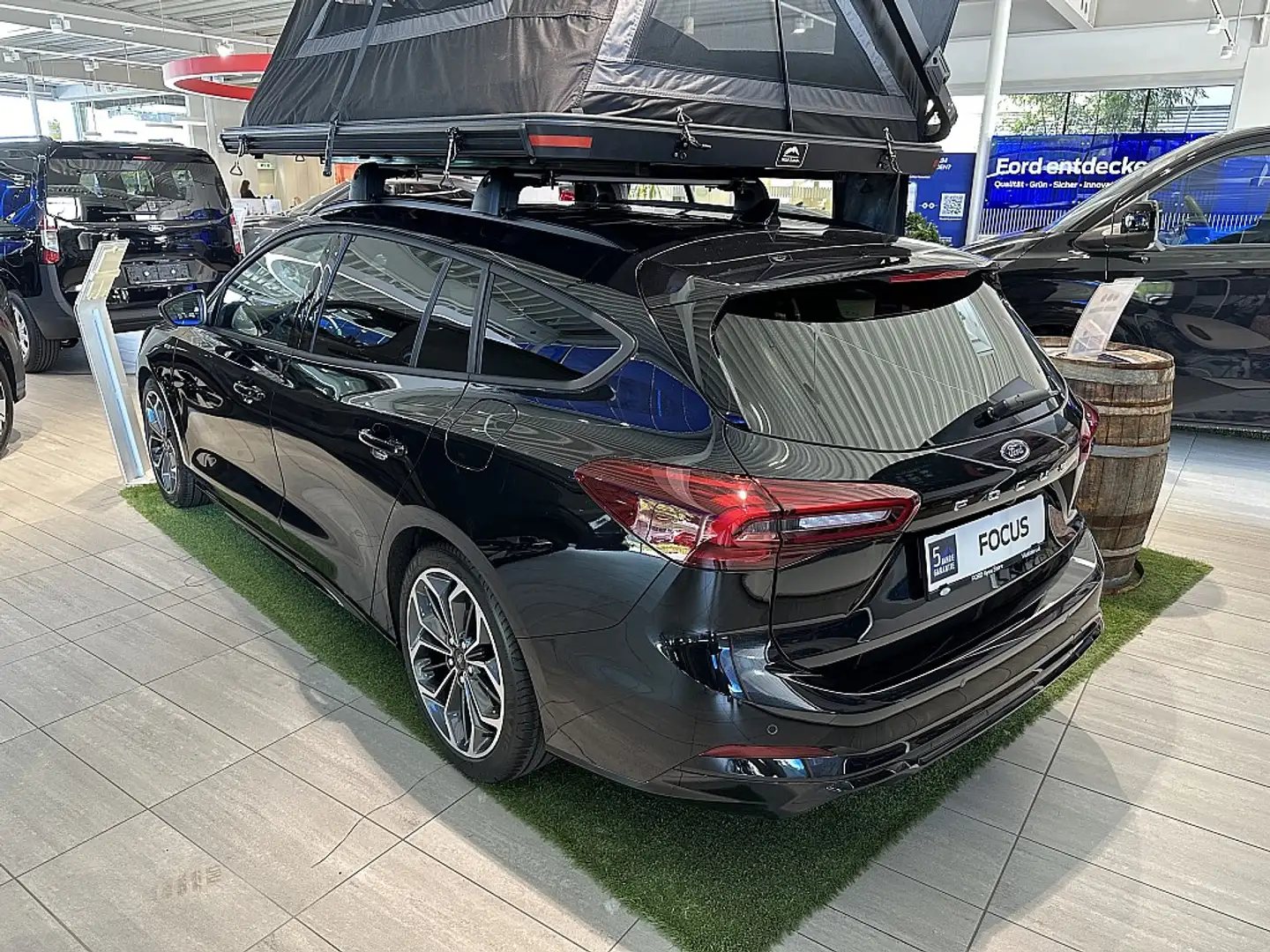 Ford Focus Turnier 1,0 EcoBoost Hybrid ST-Line X Aut. Schwarz - 2