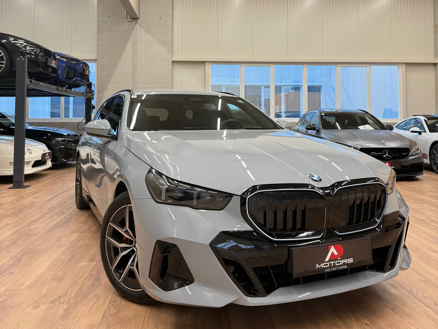 BMW 520 520 d xDrive M Sport Grau - 2