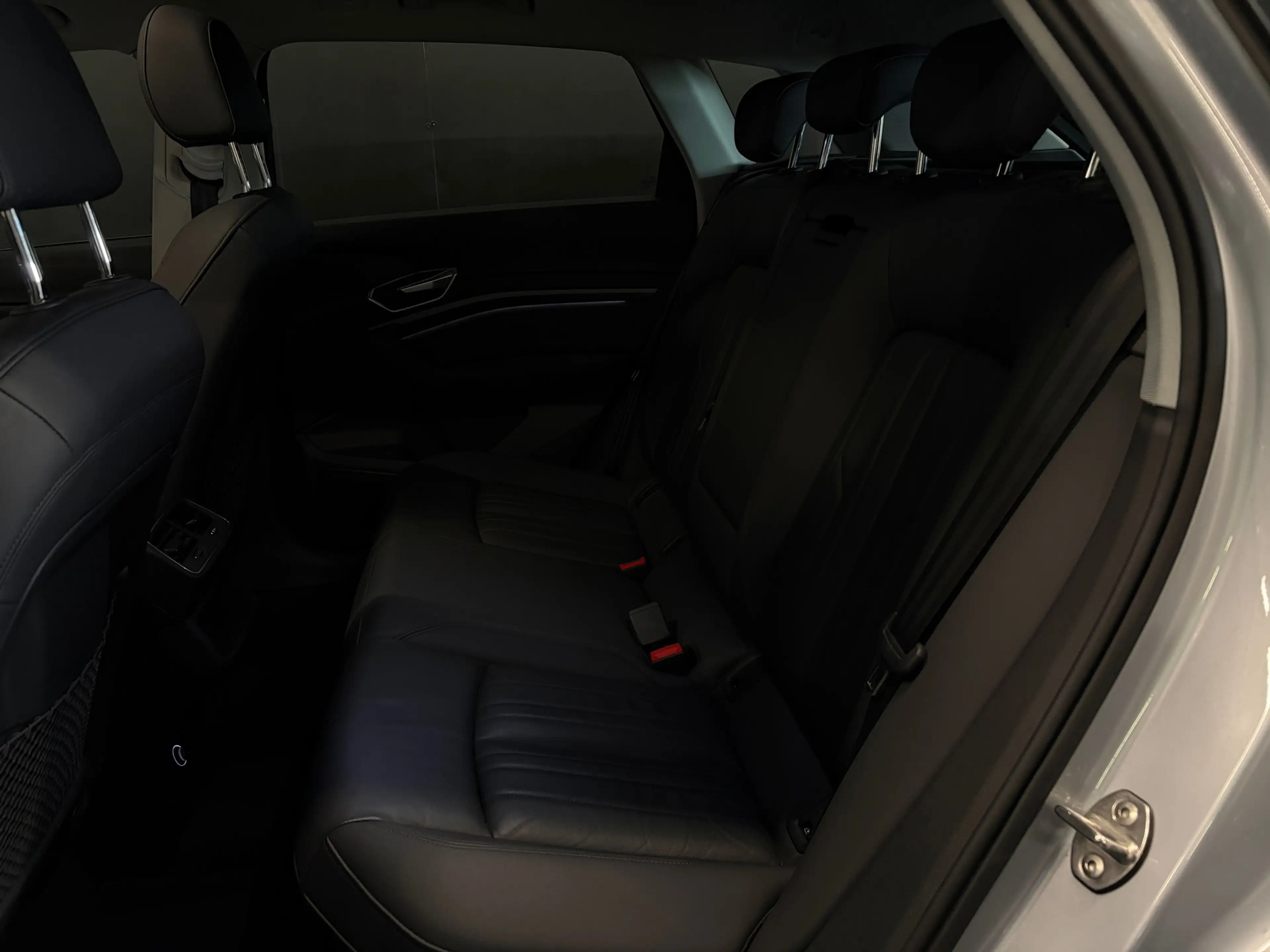Audi e-tron E-tron 50 quattro Launch edition plus 71 kWh Pano — photo 4
