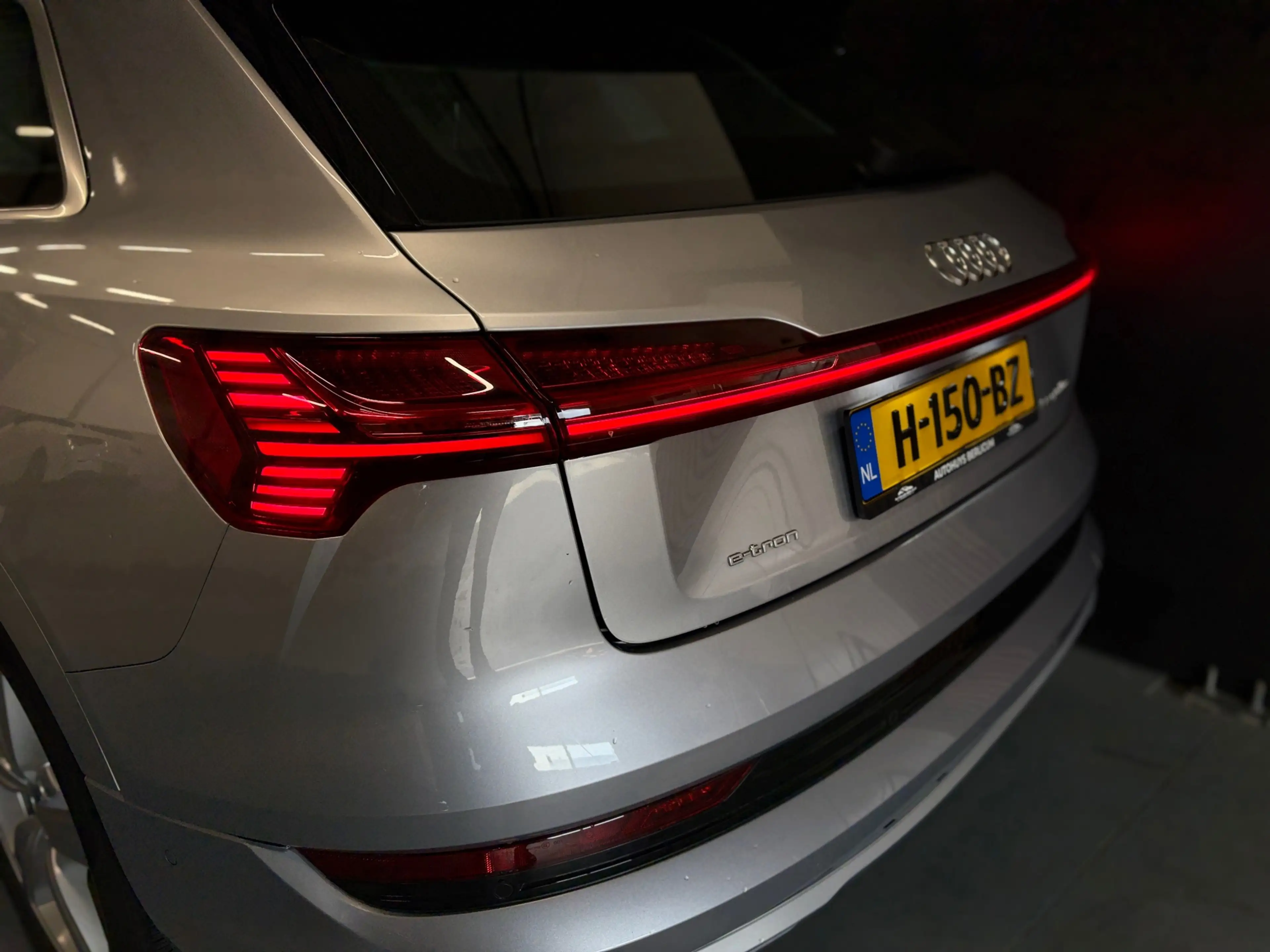 Audi e-tron E-tron 50 quattro Launch edition plus 71 kWh Pano — photo 8