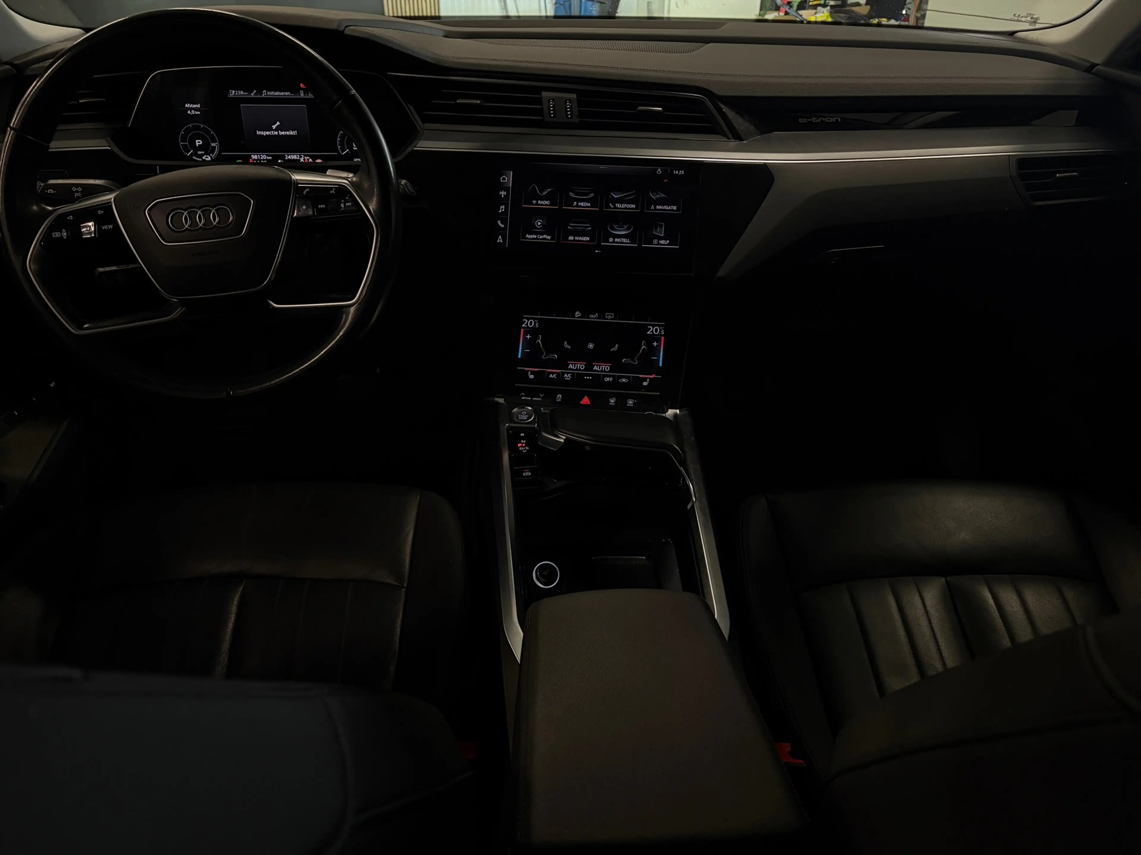 Audi e-tron E-tron 50 quattro Launch edition plus 71 kWh Pano — photo 15