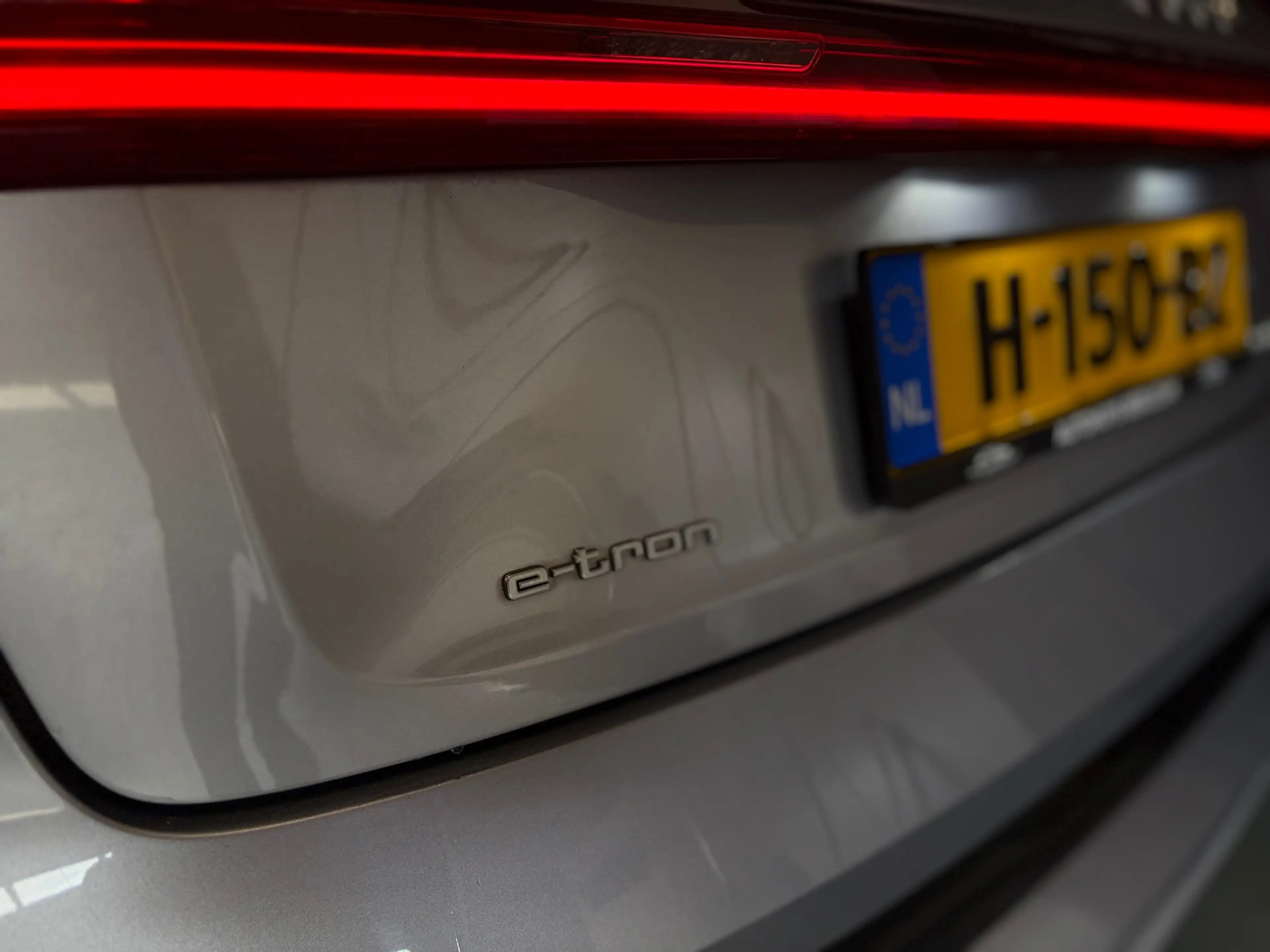 Audi e-tron E-tron 50 quattro Launch edition plus 71 kWh Pano — photo 10