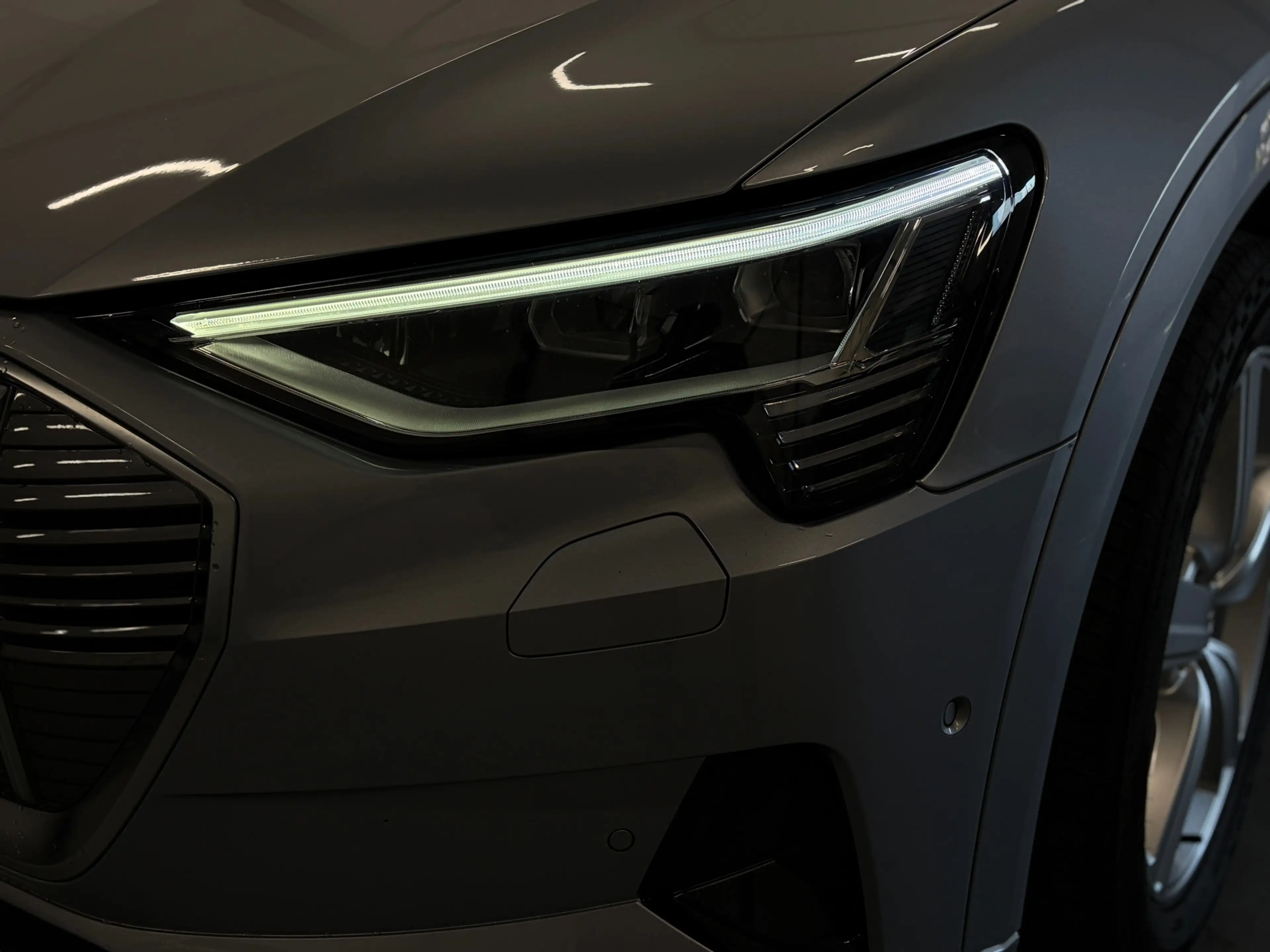 Audi e-tron E-tron 50 quattro Launch edition plus 71 kWh Pano — photo 13