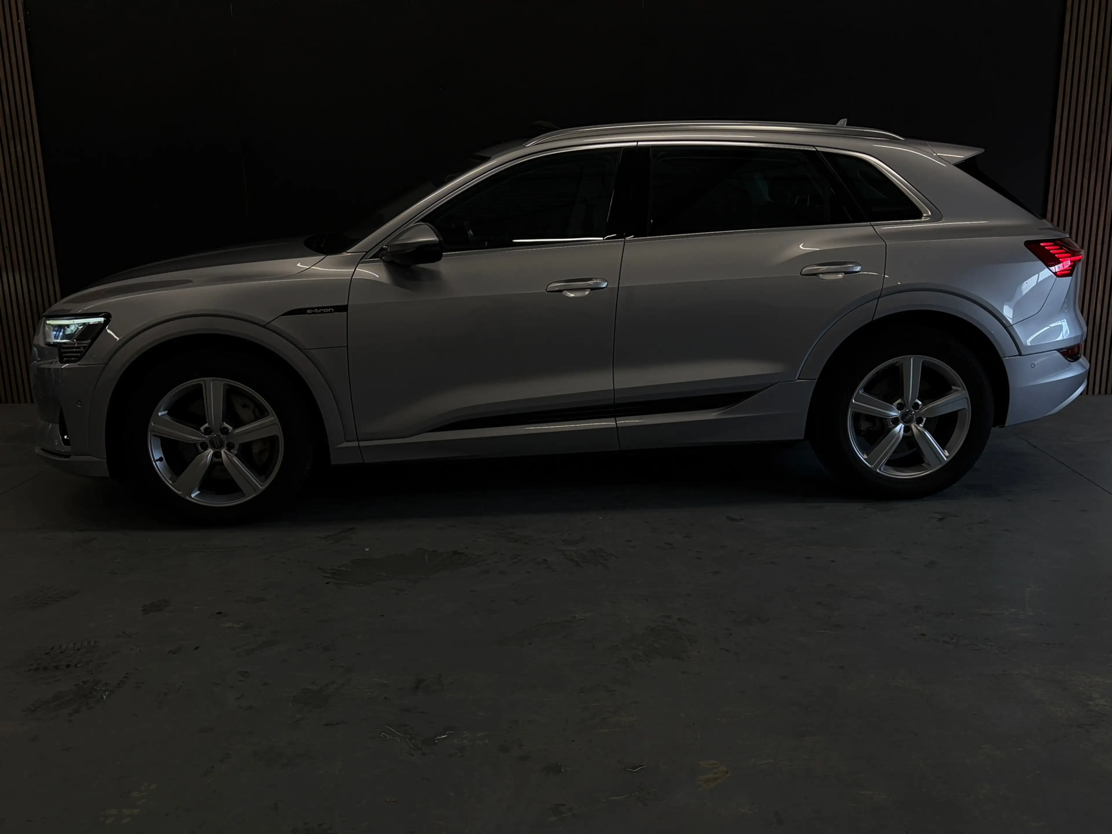 Audi e-tron E-tron 50 quattro Launch edition plus 71 kWh Pano — photo 5
