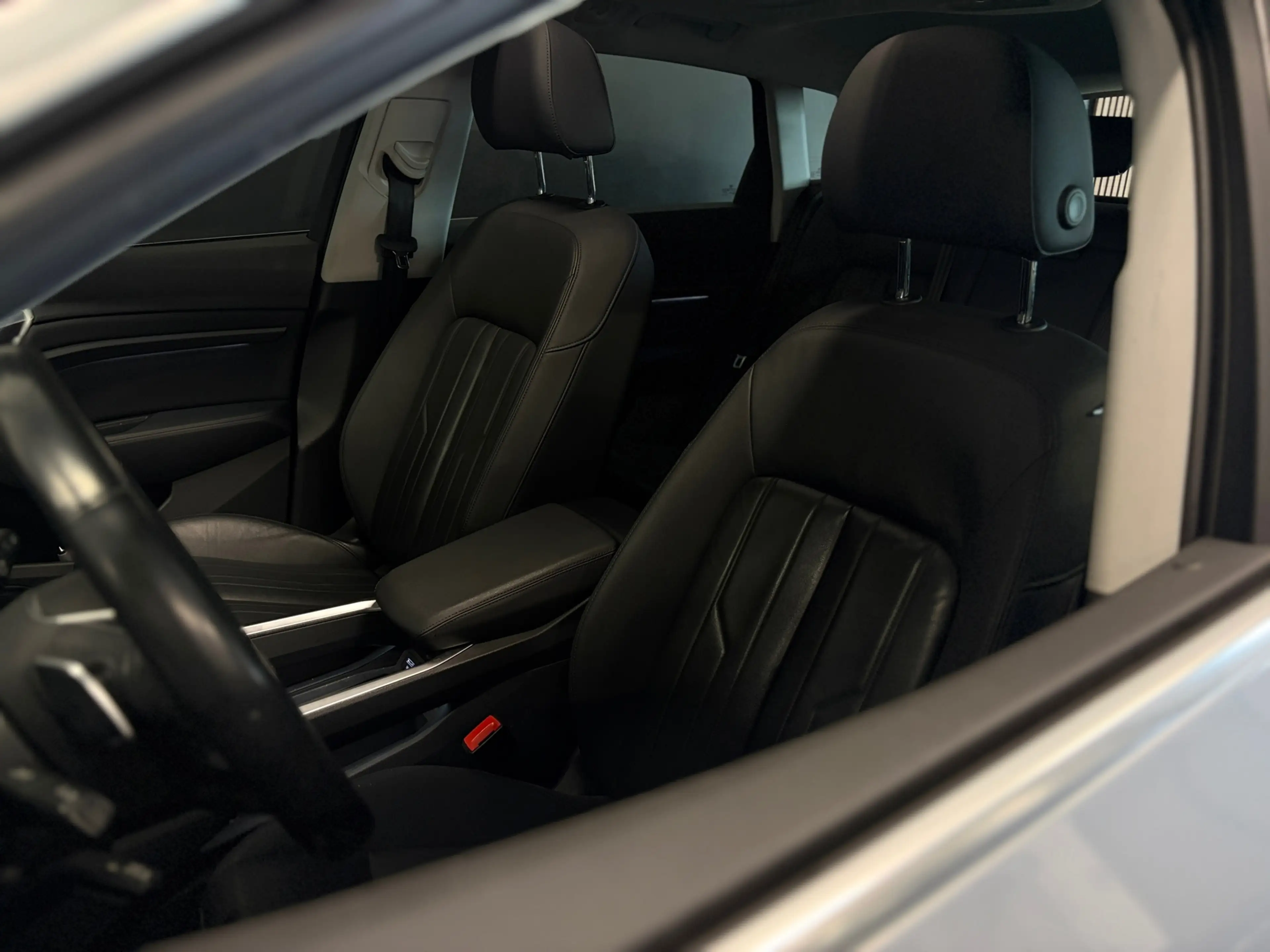Audi e-tron E-tron 50 quattro Launch edition plus 71 kWh Pano — photo 14