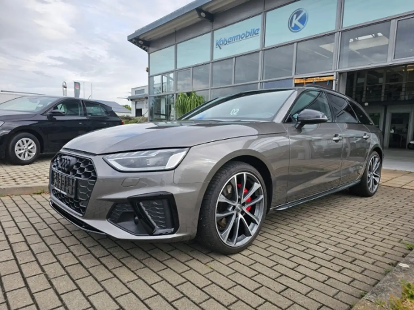 Audi A4 40 quattro 2.0 TDI Avant edition one+NAVI+MATRIX Grau - 2
