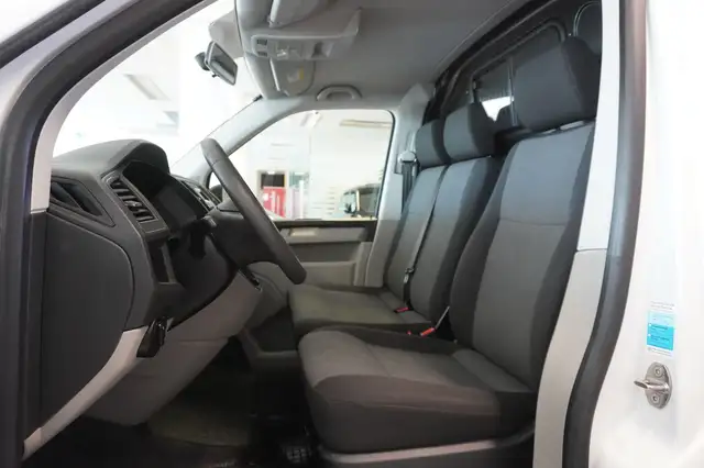Volkswagen Transporter view 8
