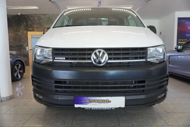 Volkswagen Transporter view 3
