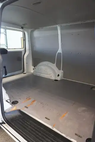 Volkswagen Transporter view 10