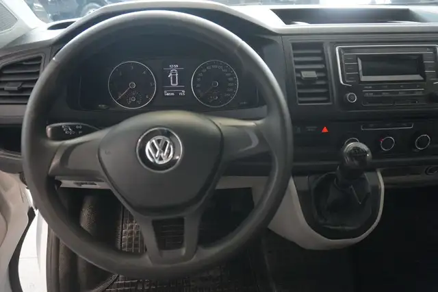 Volkswagen Transporter view 12