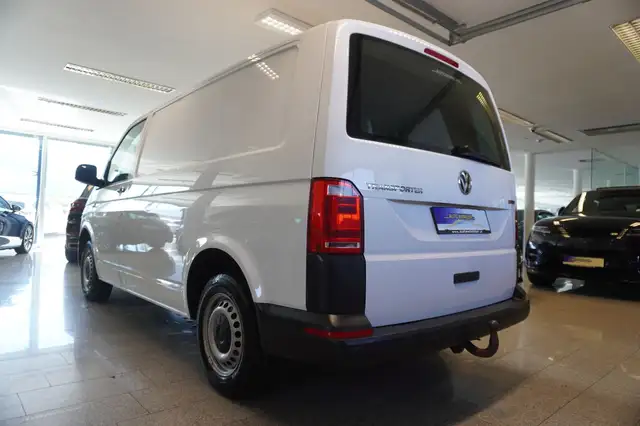 Volkswagen Transporter view 4