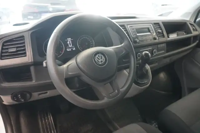 Volkswagen Transporter view 7