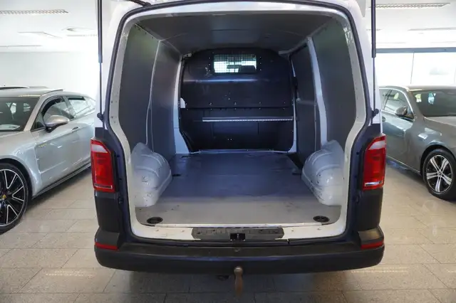 Volkswagen Transporter view 11