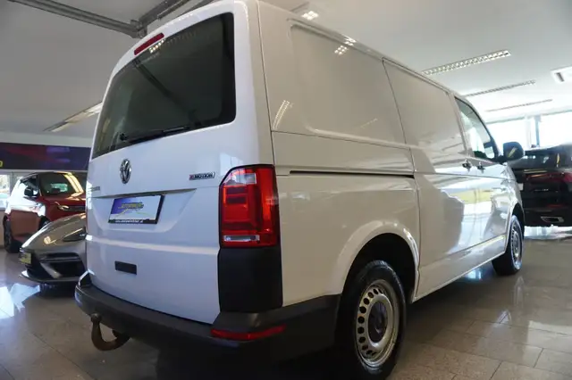 Volkswagen Transporter view 5