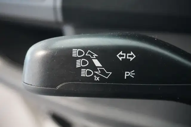 Volkswagen Transporter view 13
