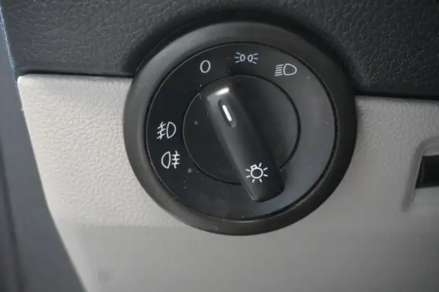 Volkswagen Transporter view 15