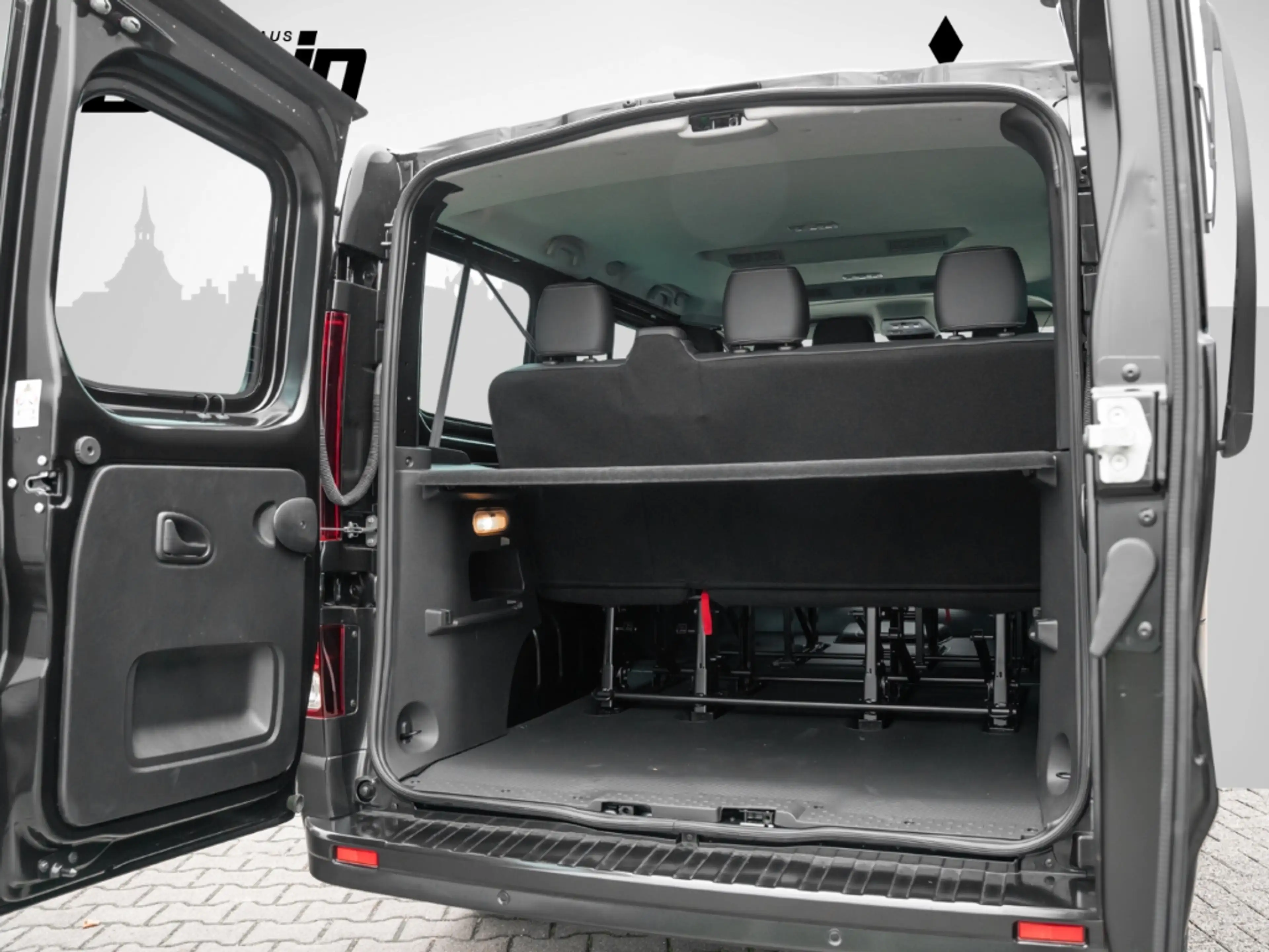 Nissan Primastar Kombi Tekna 8 Sitzer Automatik Rückfahrkamera AHK — photo 7