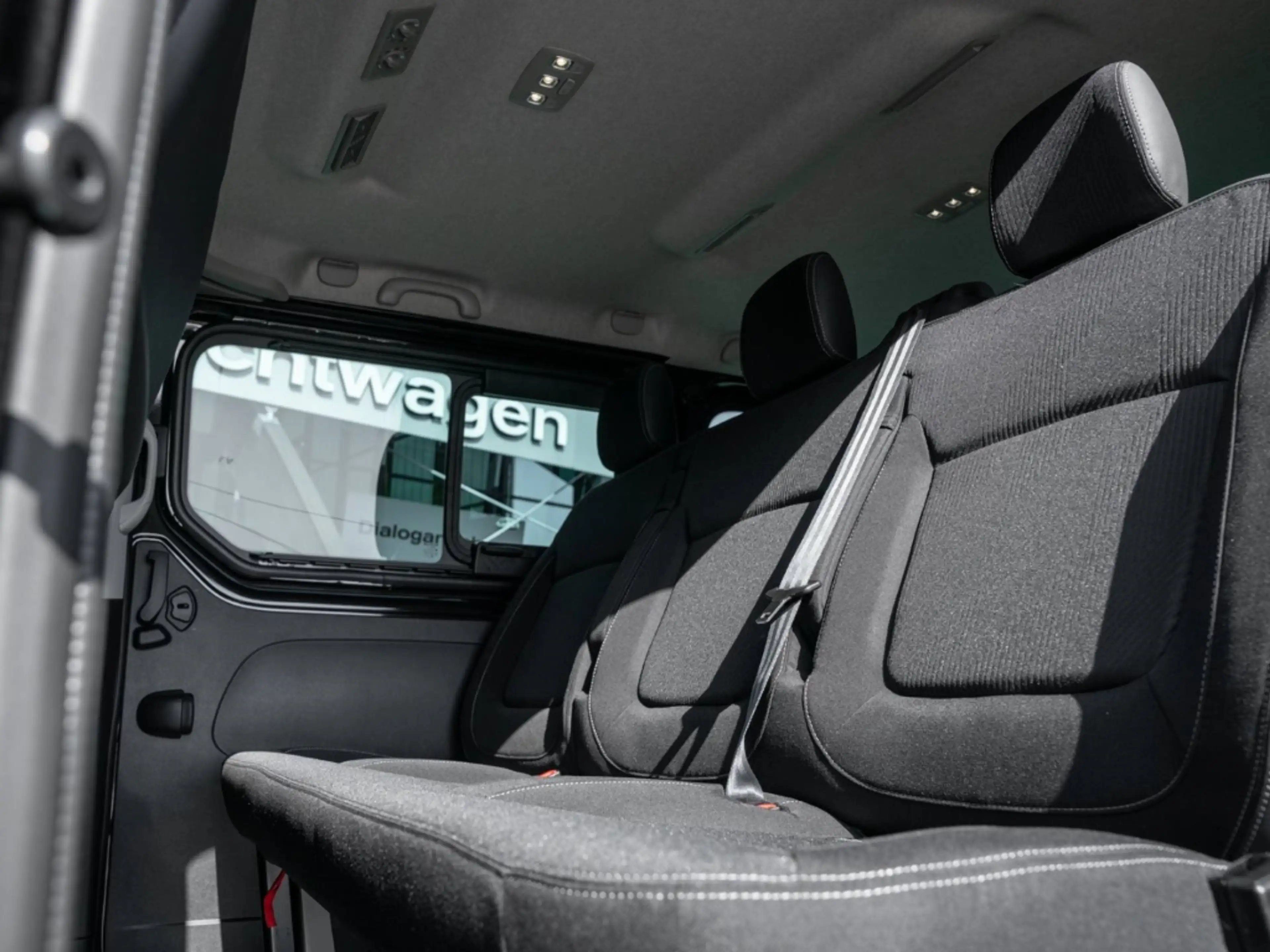 Nissan Primastar Kombi Tekna 8 Sitzer Automatik Rückfahrkamera AHK — photo 11
