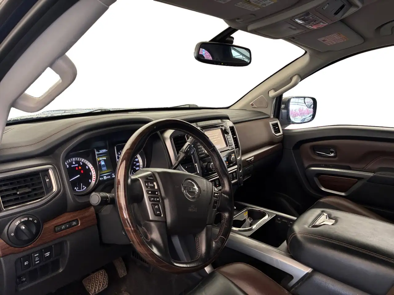 Nissan Titan снимка Nissan Titan