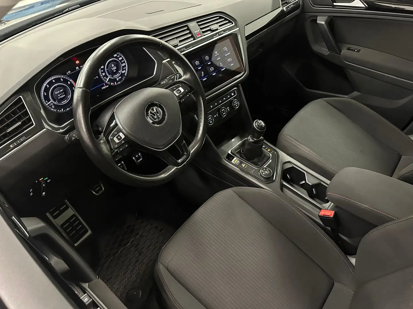 Volkswagen Tiguan 1.4 TSI 4Motion Business R line/ Pano / Virtual / Zwart - 2