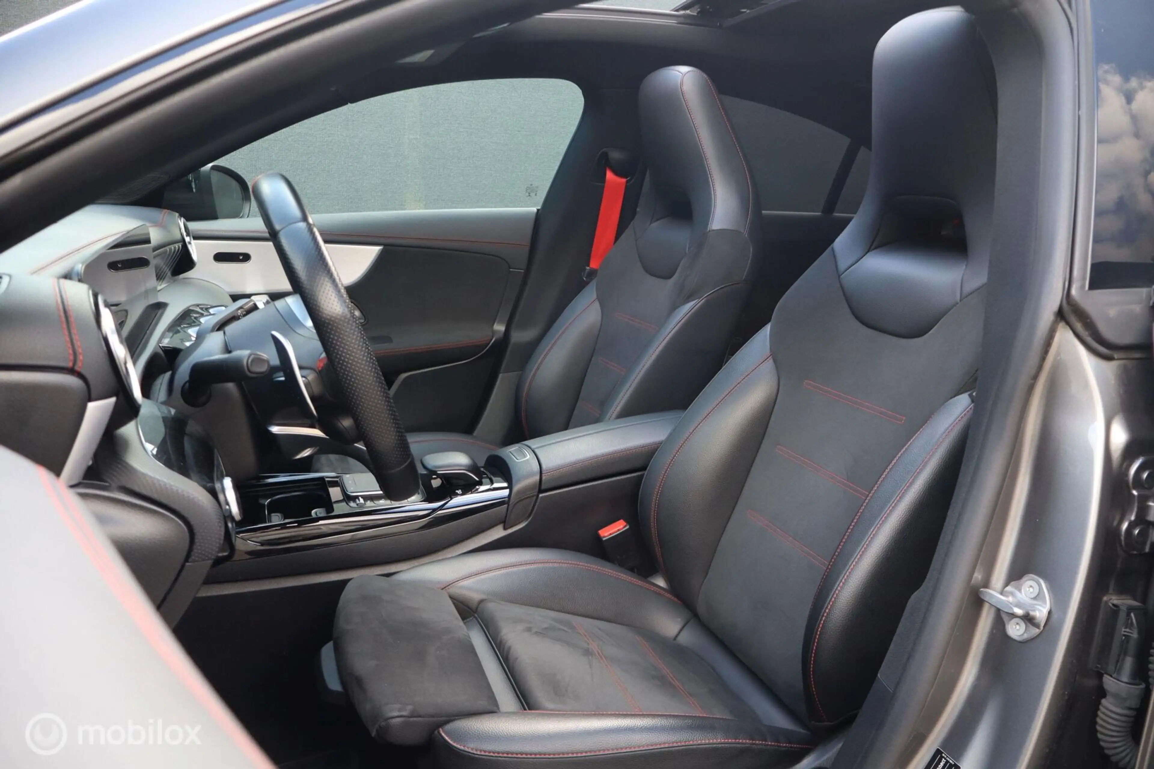 Mercedes-Benz CLA 35 AMG 4MATIC Advantage — photo 9