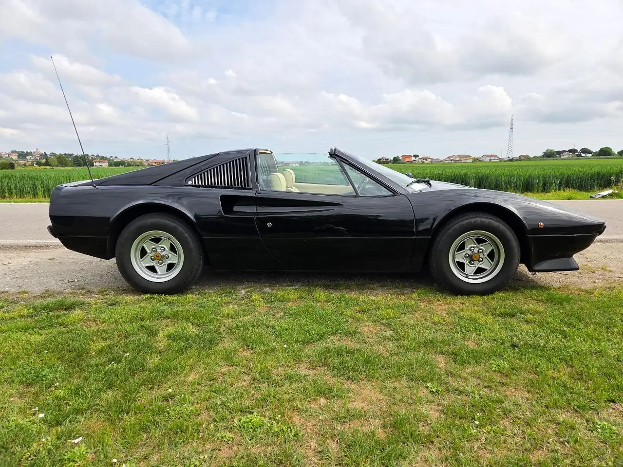 Ferrari 208 2.0 GTS, foto 4