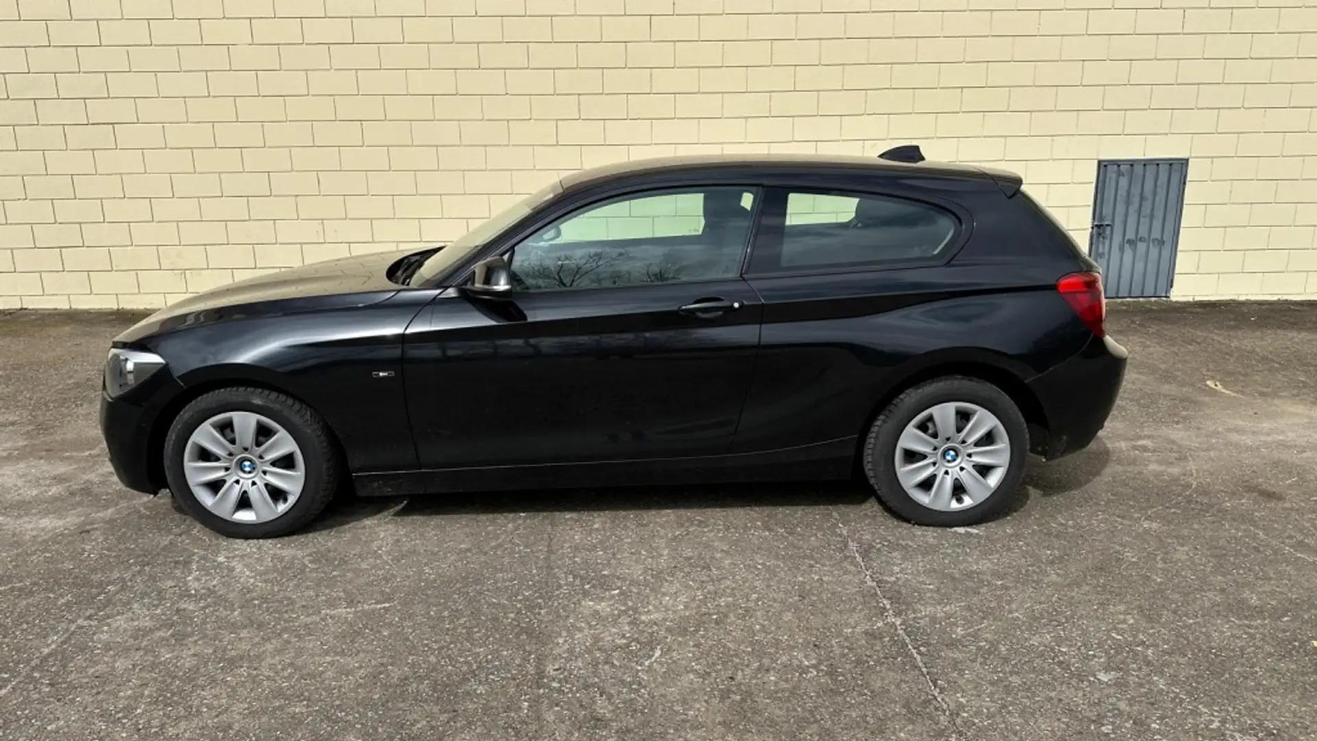 BMW 116 116i Sport Schwarz - 2
