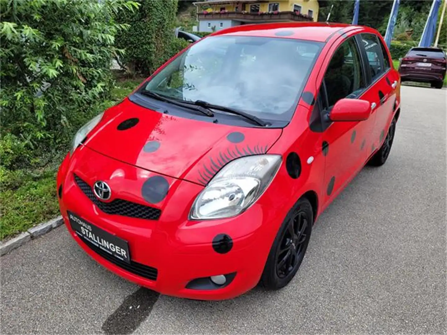 Toyota Yaris 1,33 Dual-VVT-i Sol Plus Rood - 1
