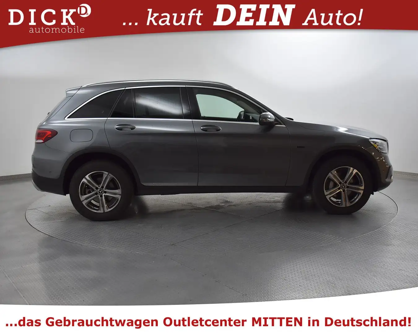 Mercedes-Benz GLC 300 e 4M STANDHZ+KAM+LEDER+NAVI+LED+SHZ+CARPL Šedá - 2
