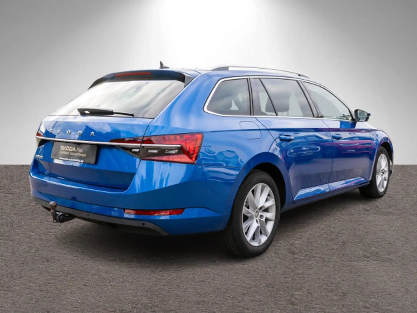 Skoda Superb Combi Style 4x4 2.0 TDI DSG LED PANO AHK Blau - 2