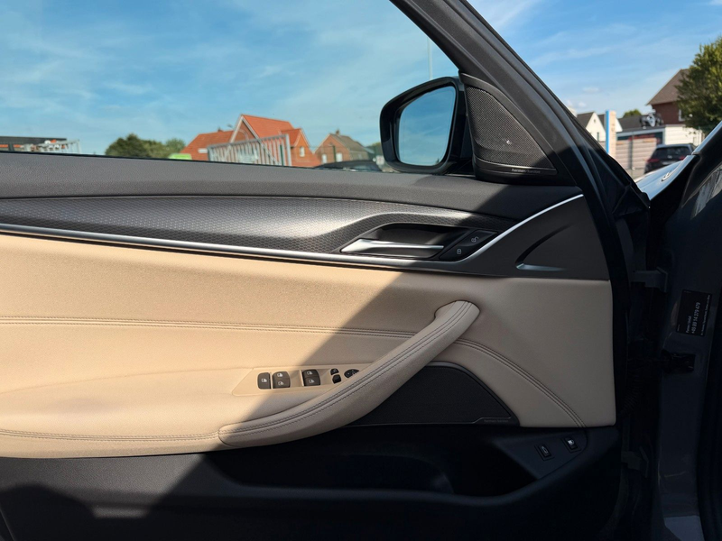 BMW 530 e M Sport Shadow Line*Harman/kardon*LED*19" — photo 10